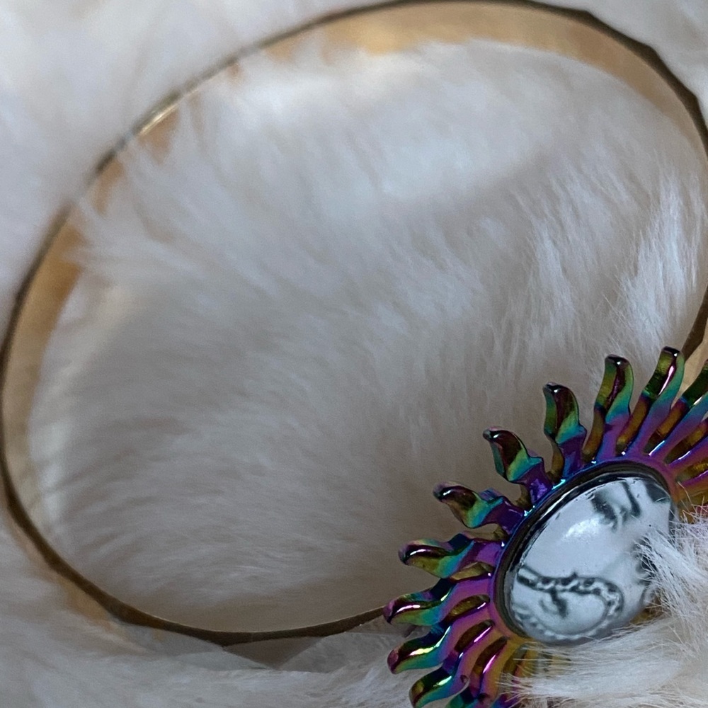 Fornasetti inspired puple Sunburst Bracelet with gold tones - Picture 5 of 8